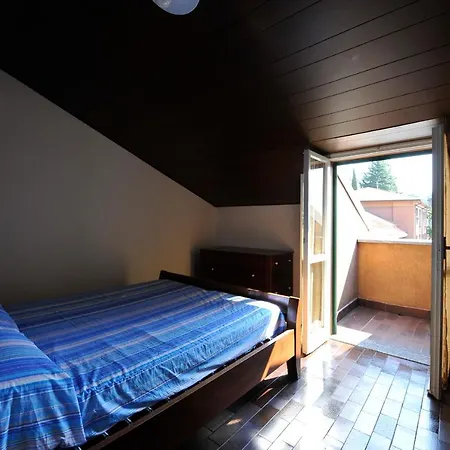 Fiumelatte Sleeps 5 * ורנה